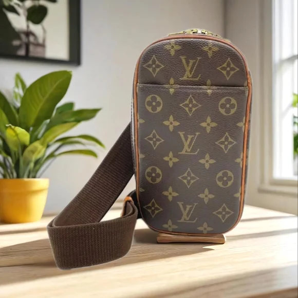 ✨️🔥Authentic EUC Louis Vuitton Pochette Monogram Gange Bumbag - Picture 3 of 15